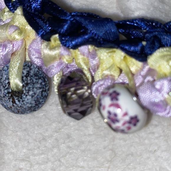 Beautiful Vintage, pink/yellow/navy and lilac ribbon crochet necklace. W/beads - Picture 5 of 7